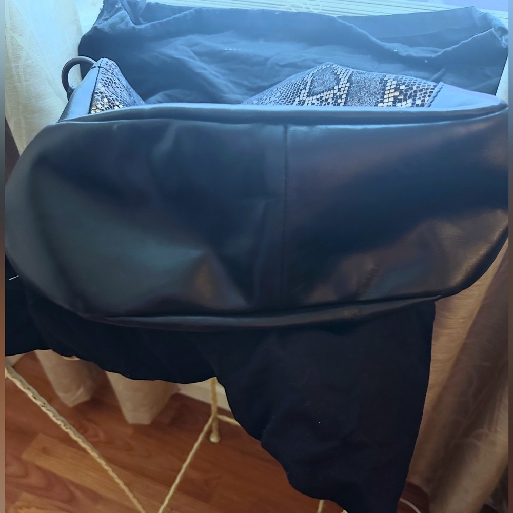 END OF YEAR SALE‼️
Frye Bag - Picture 6 of 12